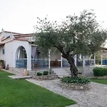 Tasos Koutsoubos 아파트 *