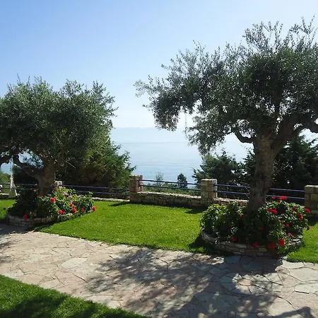 Tasos Koutsoubos Apartman *