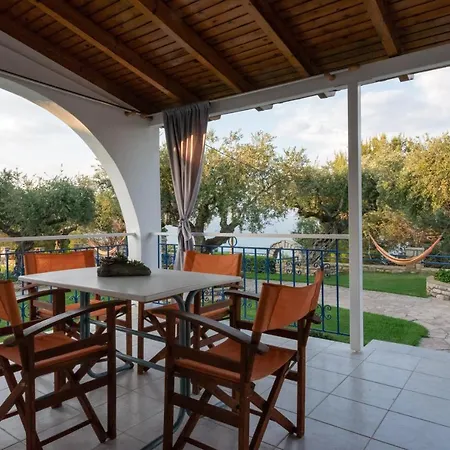 Tasos Koutsoubos Apartman *