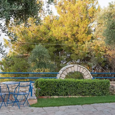 Tasos Koutsoubos Apartman *