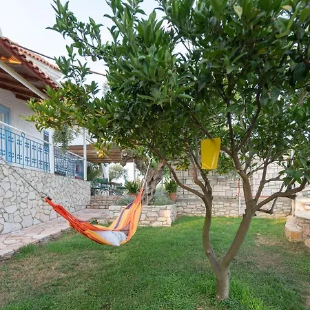 Tasos Koutsoubos Apartman *