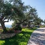 Tasos Koutsoubos Корони