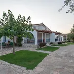 Апартаменты Tasos Koutsoubos
