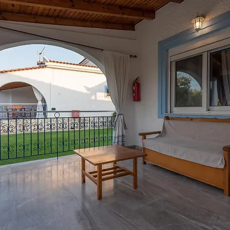 Tasos Koutsoubos Apartment *