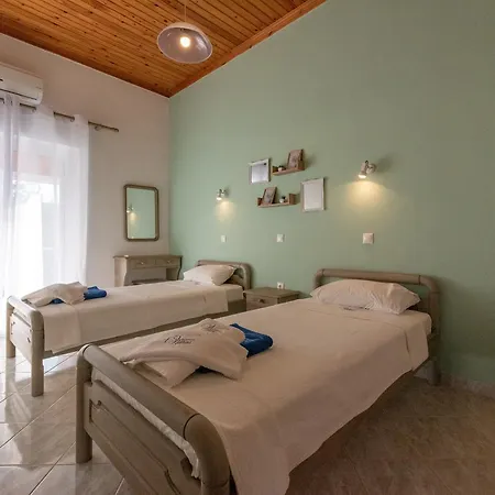 Tasos Koutsoubos Apartman *