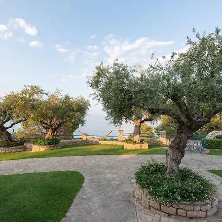 Apartament Tasos Koutsoubos *