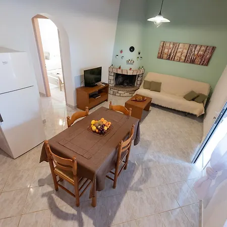 Tasos Koutsoubos Apartment *