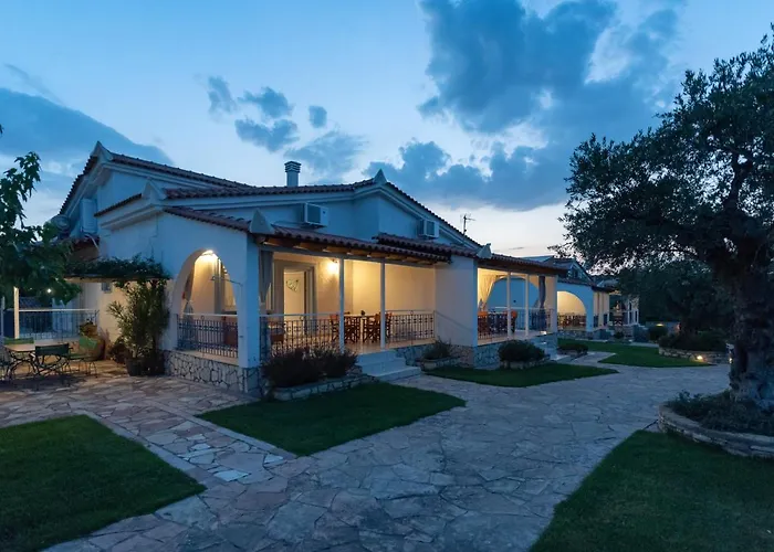 Tasos Koutsoubos Apartamento *