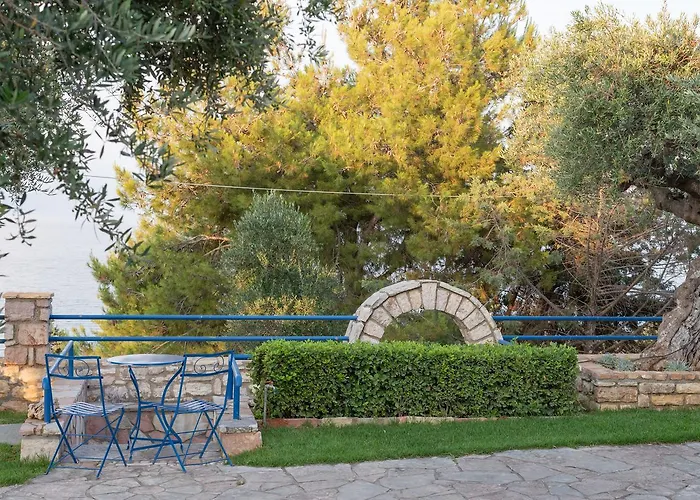 Tasos Koutsoubos Apartamento *